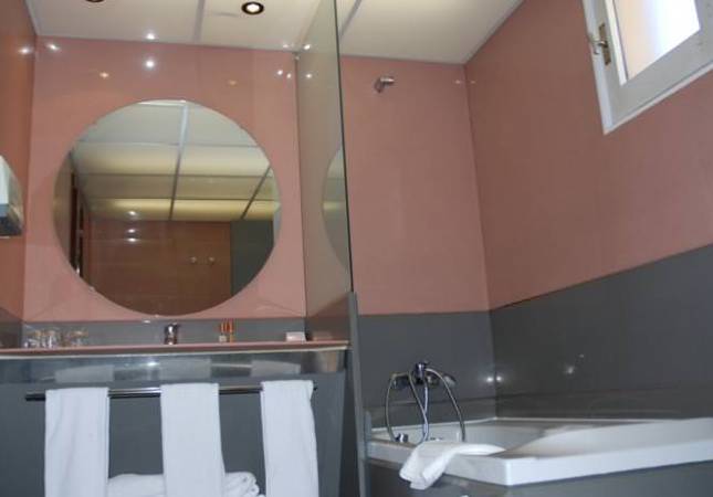 Espaciosas habitaciones en Hotel Coma. Disfrúta con nuestro Spa y Masaje en Ordino